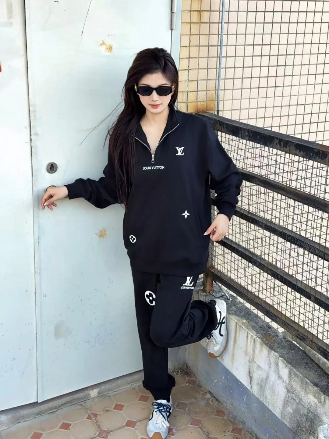 Louis Vuitton/Louis Vuitton 25Fw embroidered presbyopic half-zip sweatshirt